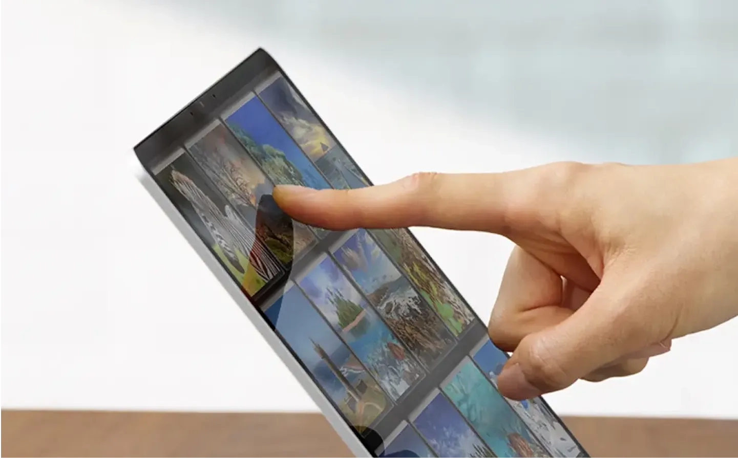 スマホ感覚で操作できるタッチパネル対応ディスプレイ