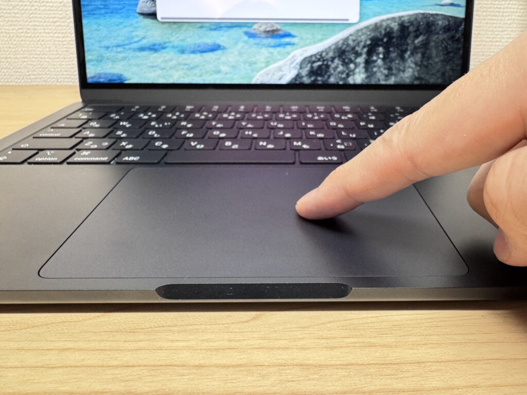 MacBook Air M4 large trackpad