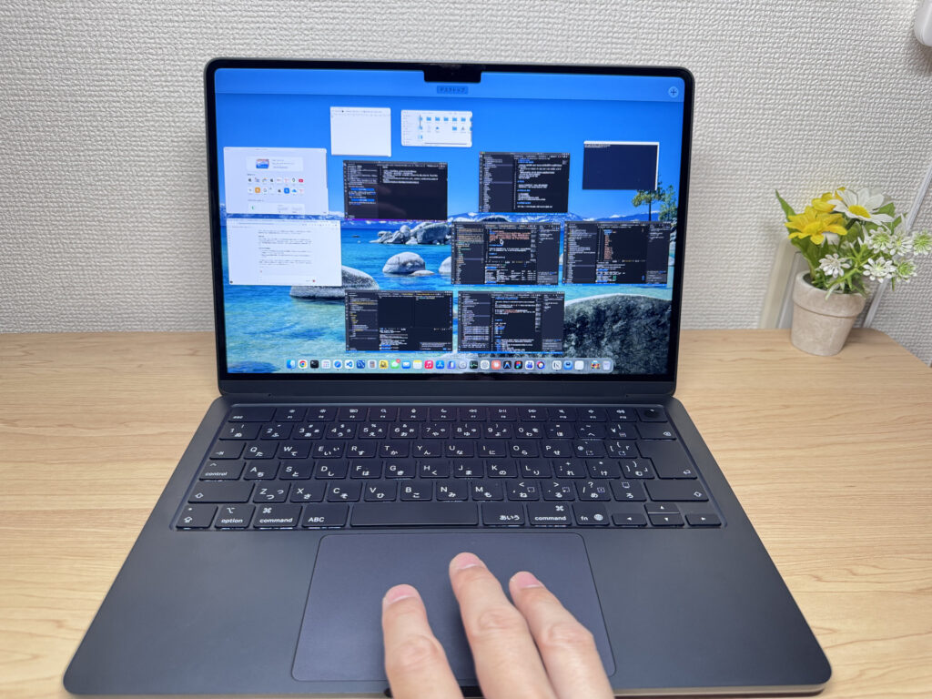 MacBook Air M4 trackpad gesture support with macOS