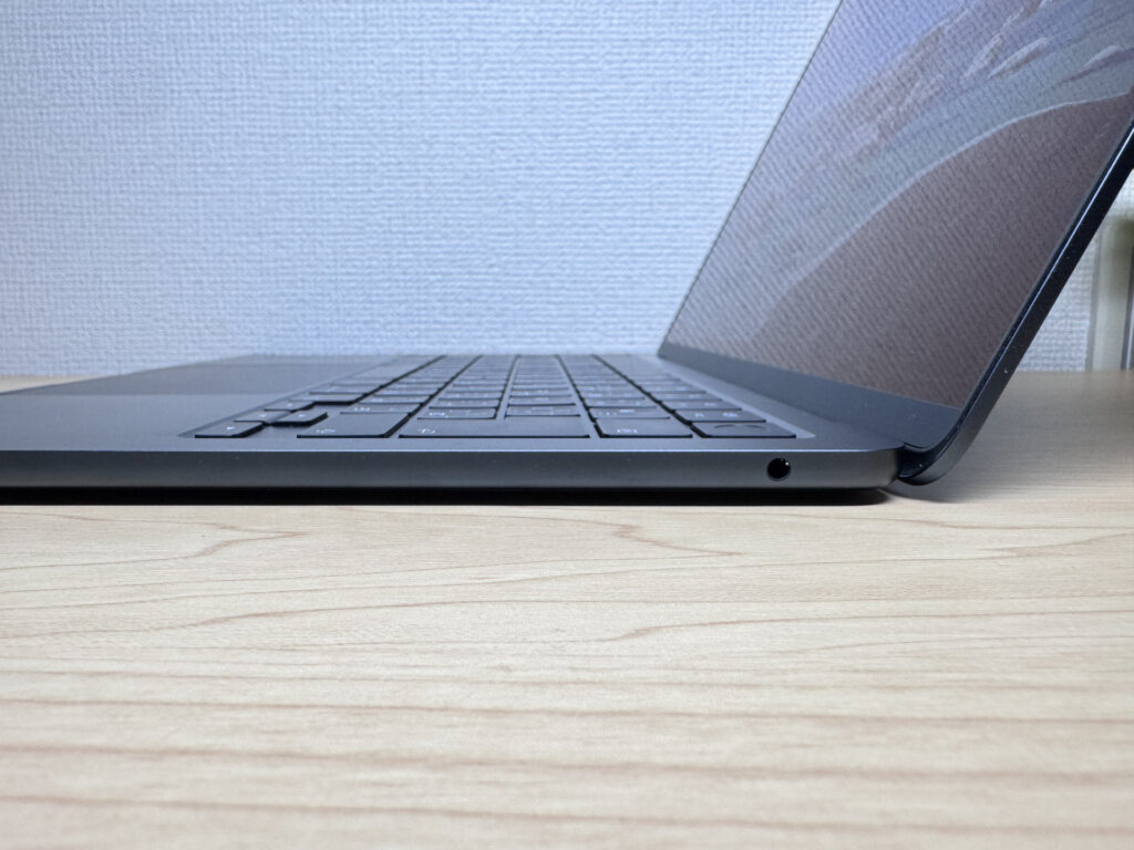 MacBook Air M4 right side with headphone jack only