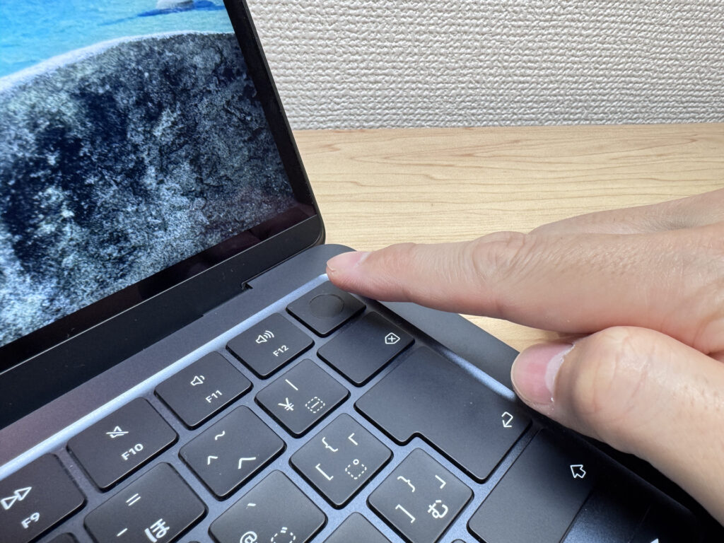 MacBook Air M4 Touch ID power button