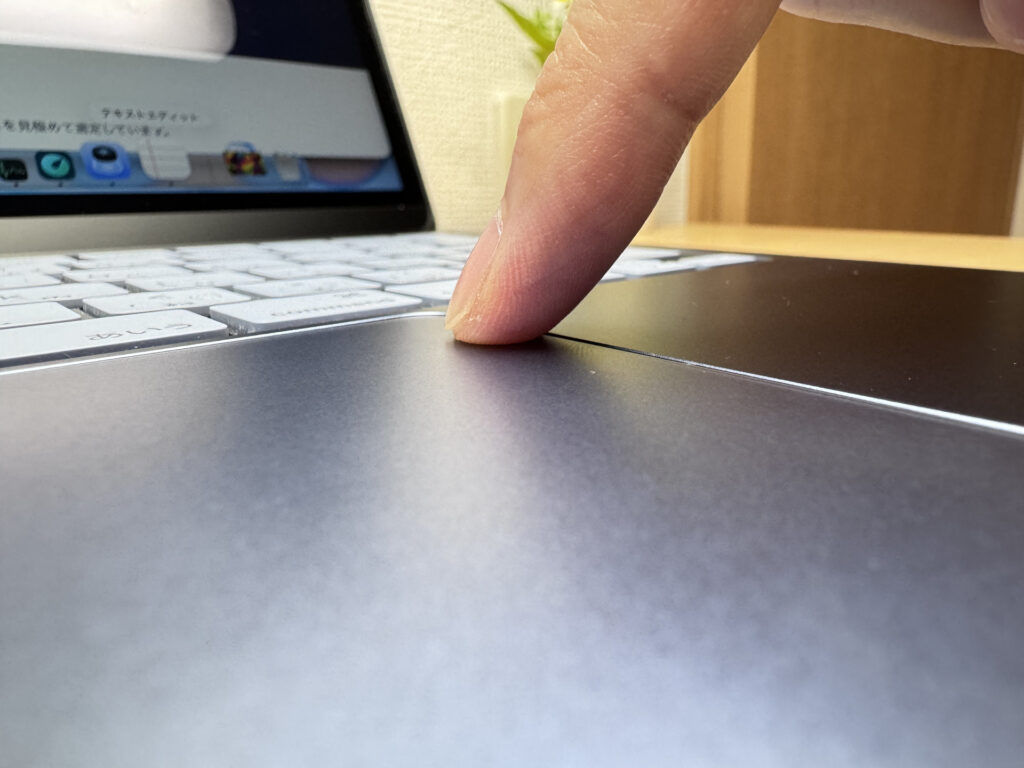Mechanical trackpad that clicks evenly across the entire surface