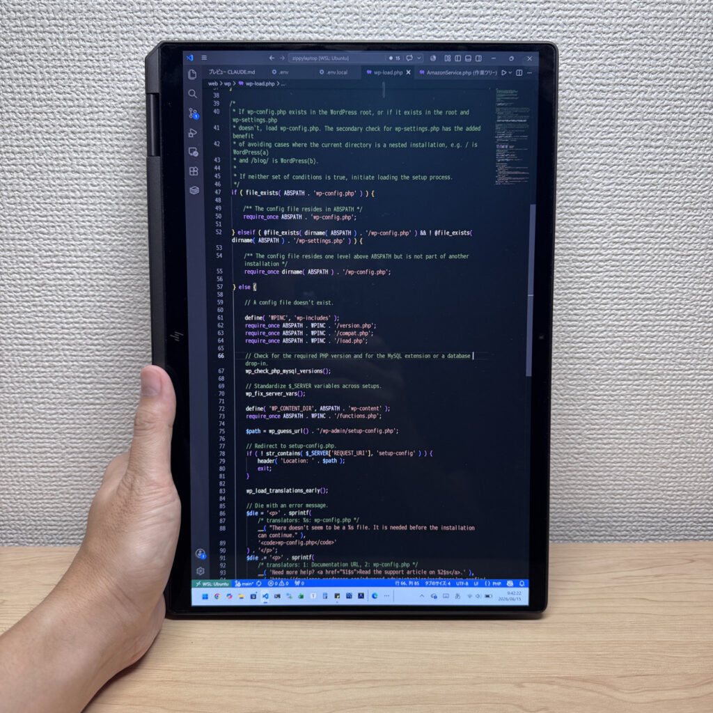 PC 2-en-1 en mode tablette pour lire du code