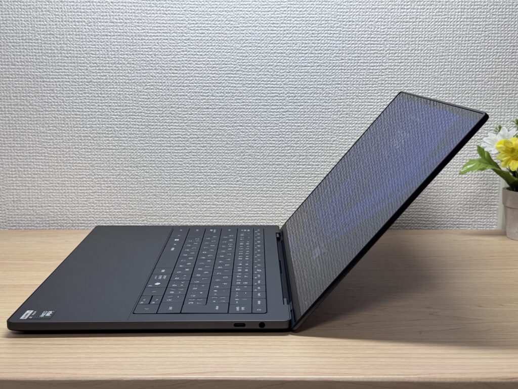 MacBook系に近い開き角度