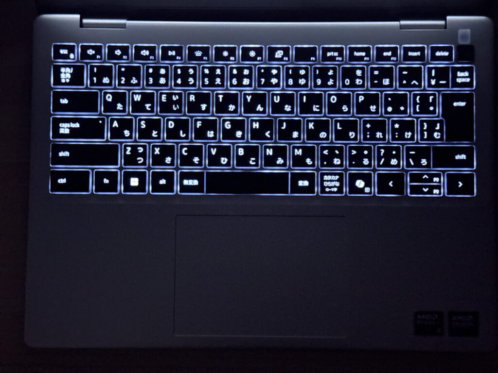 Clavier rétroéclairé, bien pratique dans le noir