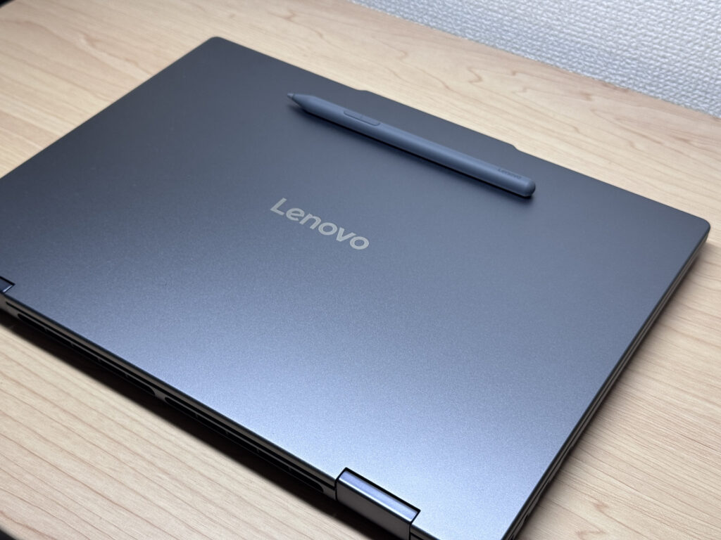Stylet Yoga Pen aimanté sur le capot