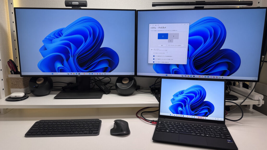 USB-C とHDMI で 2 枚の外部モニターに接続