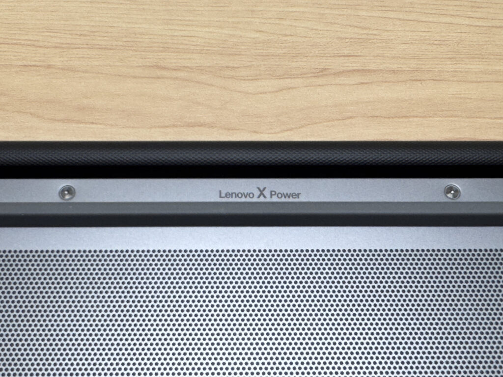 L'incisione Lenovo X Power: si percepisce la cura dedicata al raffreddamento
