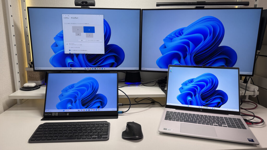USB-Cで複数モニターに接続した様子