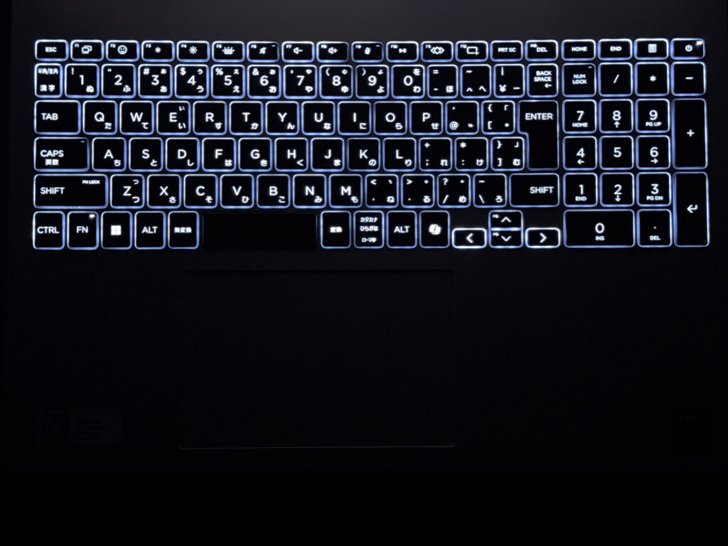 バックライトを点灯させたキーボード