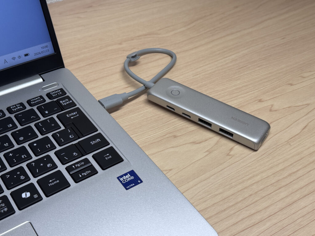 USB-Cハブを接続