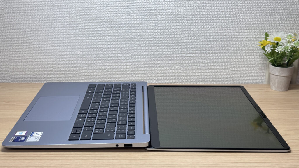 180度開くディスプレイ