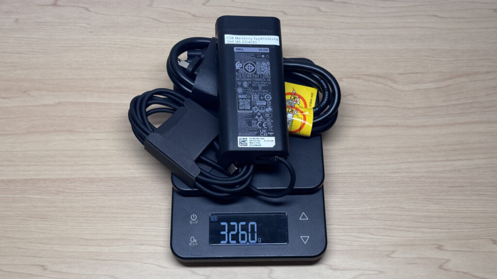 実測326gの純正充電器