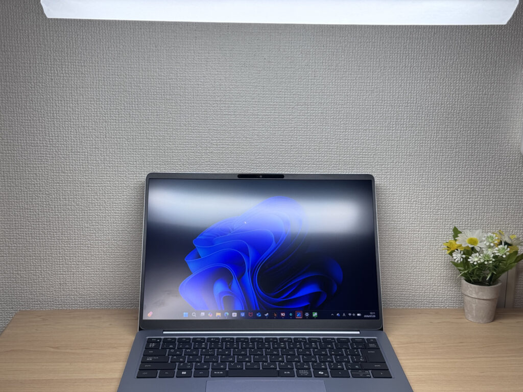 映り込みの少ないノングレア液晶