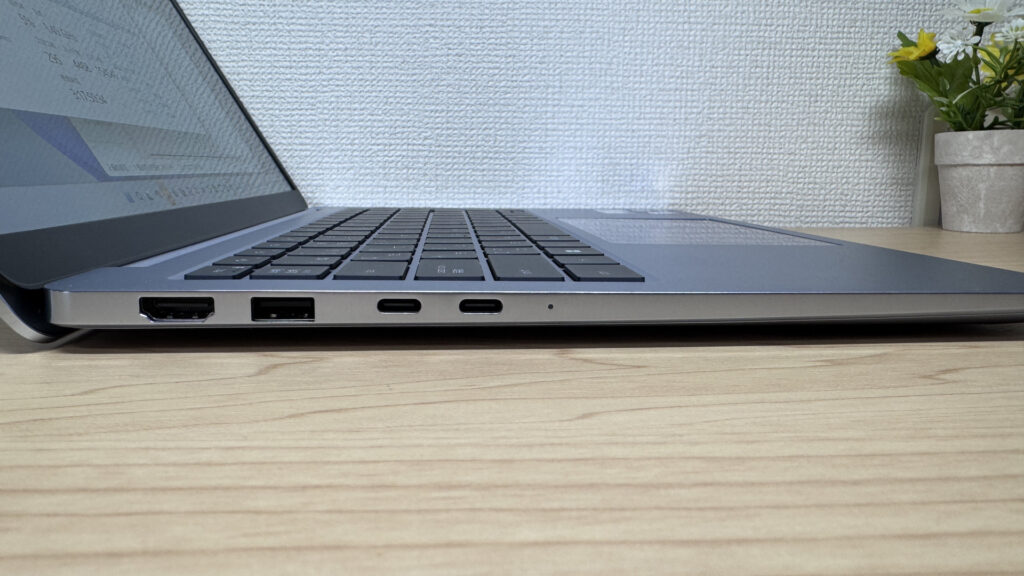 左側のHDMI・USB-A・USB-C×2
