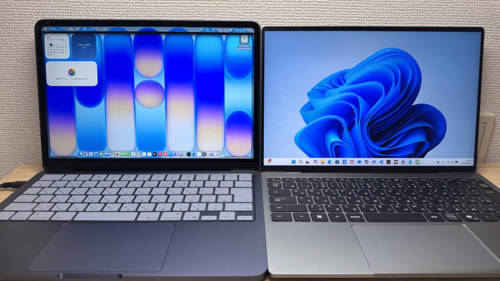 Pantallas comparadas junto al MacBook Neo