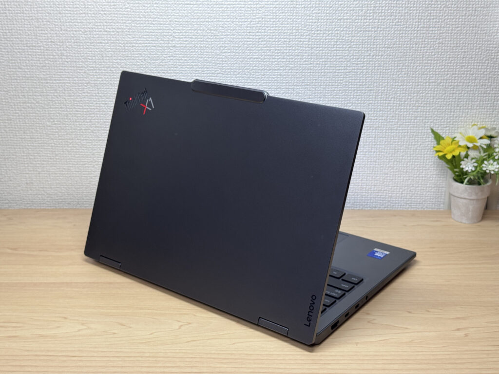 The laptop seen from the lid side