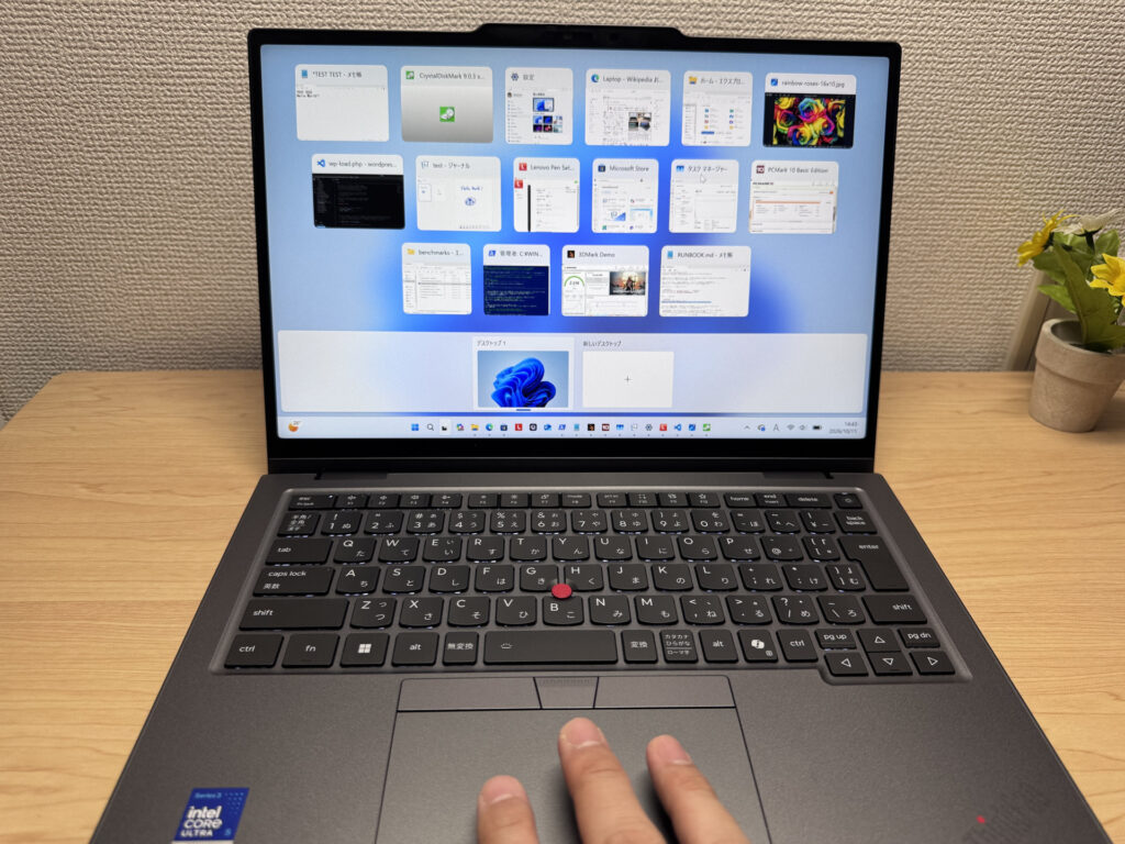 Showing open apps with a three-finger gesture