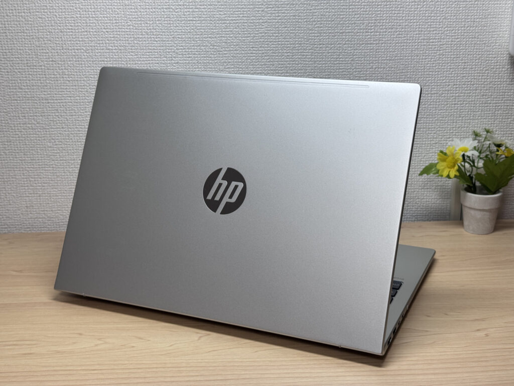 ProBook 4 G2i 16 AI PCの天板を斜めから