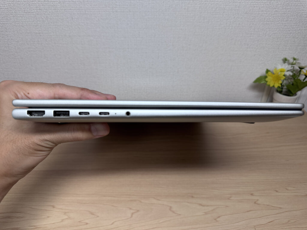 ProBook 4 G2i 16 AI PCの側面と厚み